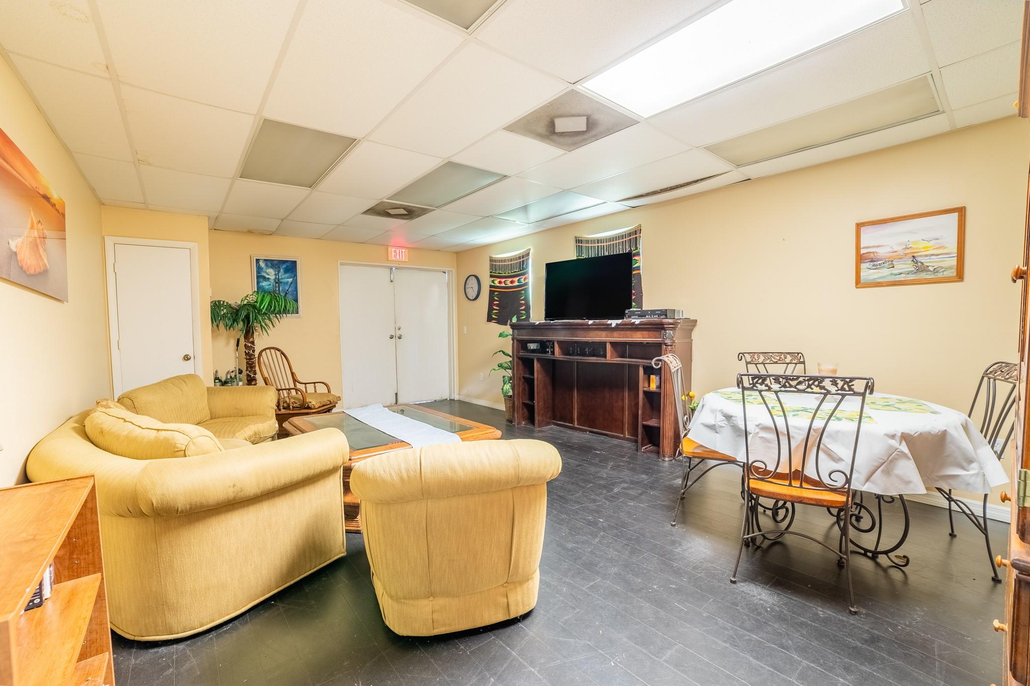 Bet Her Acres - Residential