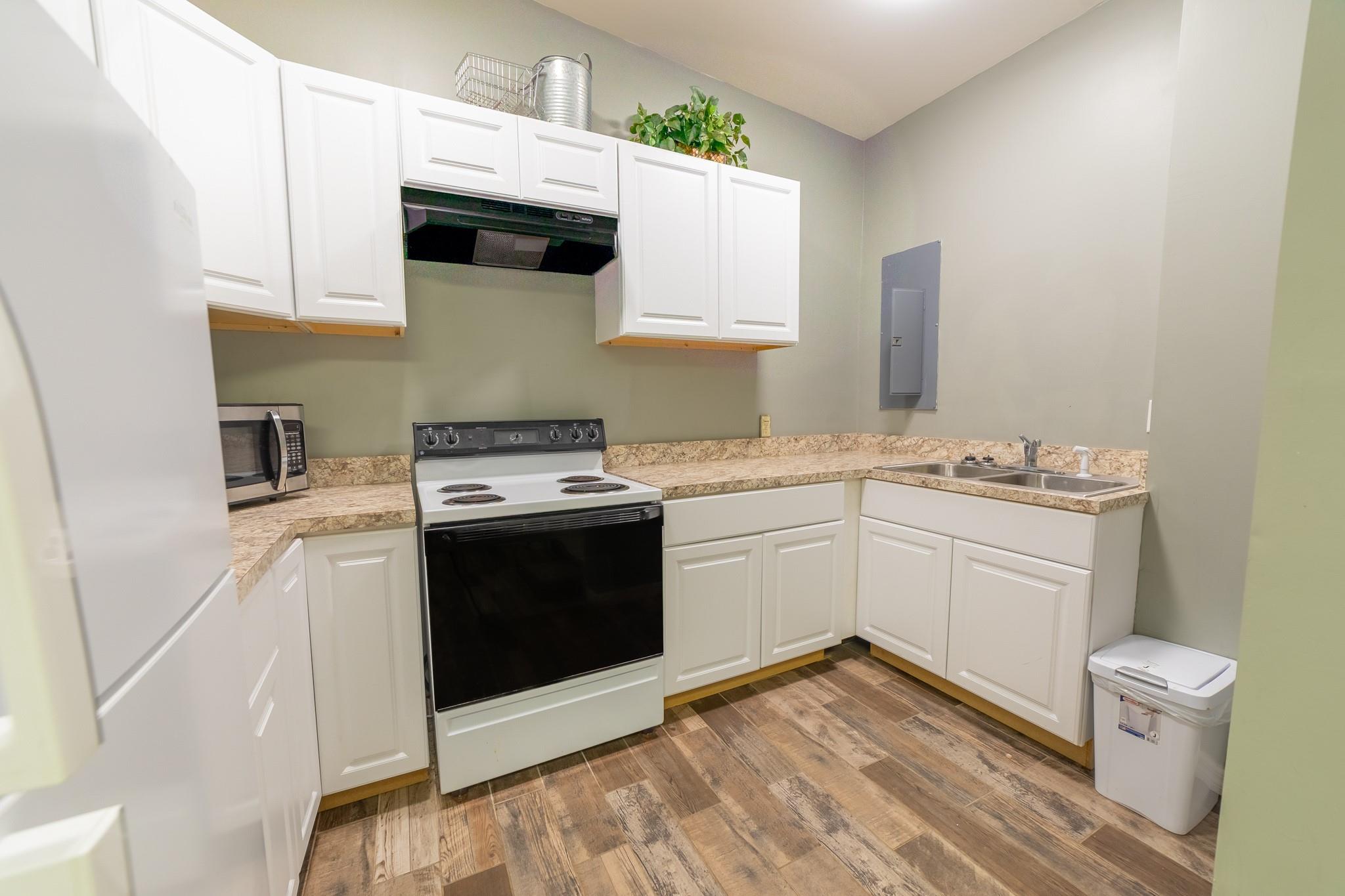 Bet Her Acres - Residential