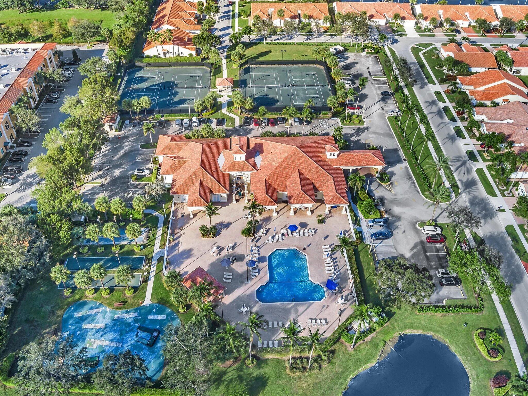 FLORAL LAKES - Residential