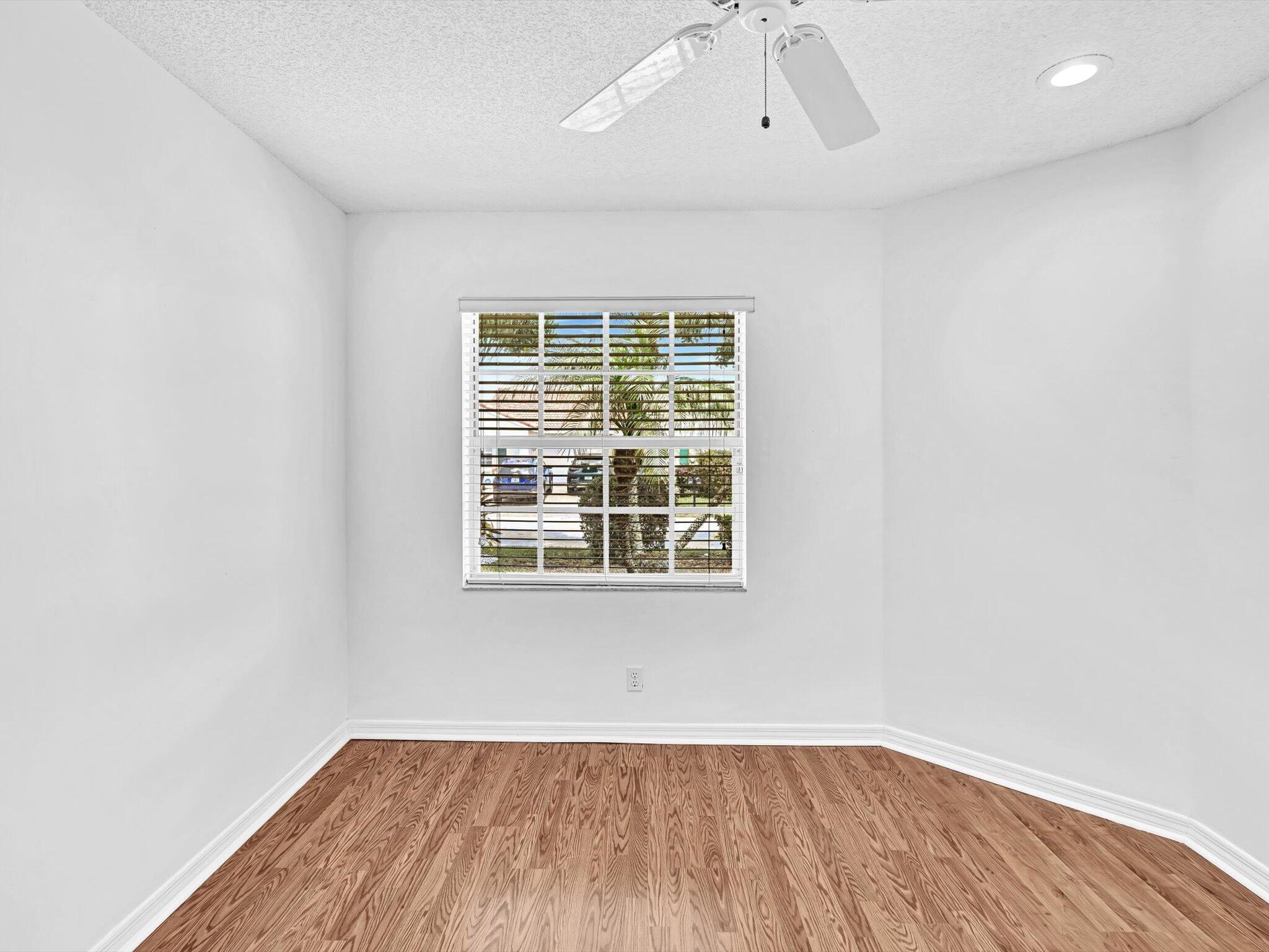 FLORAL LAKES - Residential