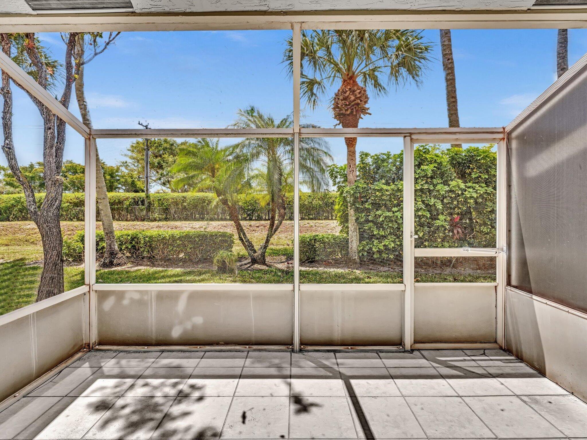 FLORAL LAKES - Residential