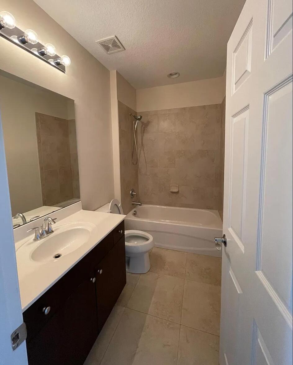 VIZCAYA FALLS PLAT 3 - Residential