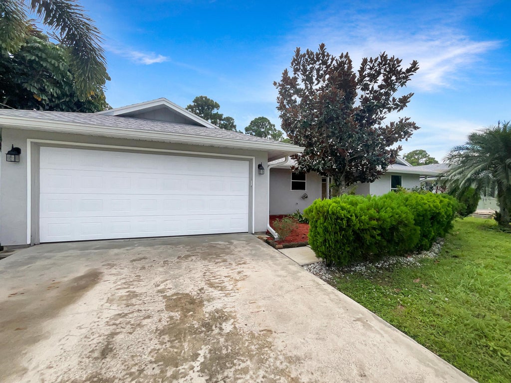 Photo of 310 SE Crosspoint Drive, Port Saint Lucie, FL 34983 (MLS # R11022224)