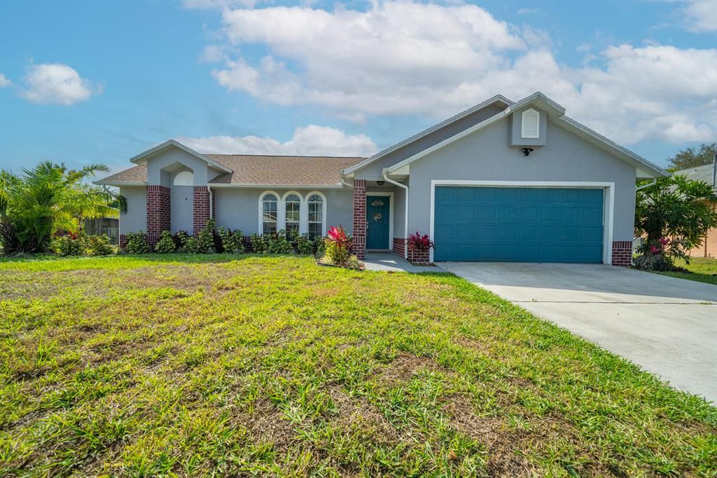 Photo of 814 SW College Park Road, Port St Lucie, FL 34953 (MLS # R10861306)