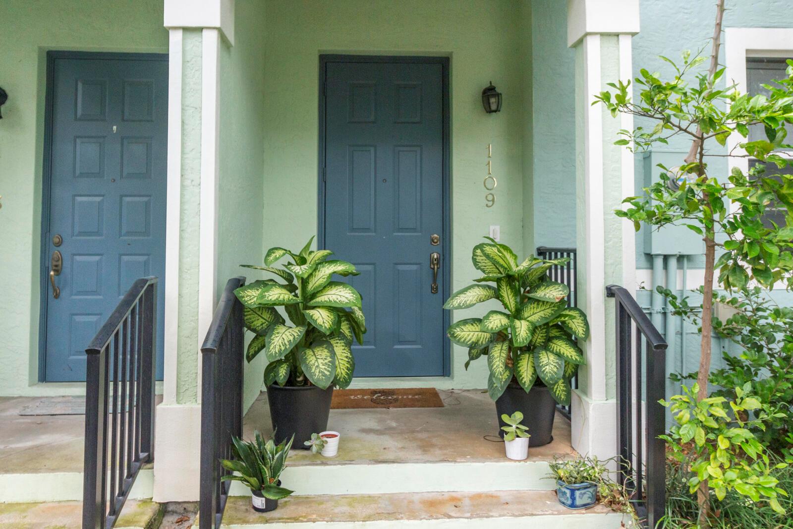 Freshly updated and painted 3-Story Townhome, Two BDRM + Den, 2.1 Bath, laundry room, 2 GAR in Convention Center Town Homes in the north-end of Grandview Heights Historic Neighborhood. Walk to nearby Howard Park Tennis Center with Pickle Ball courts, City Place, Armory Art Center and Dreyfoos School; Kravis Center, Norton and Four Arts Museums are walkable. TriRail and Brightline are convenient. PBI is a 7-minute drive. Enjoy the surrounding neighborhood for walking, running, biking. You'll have a place to park the cars, but you won't need them!!