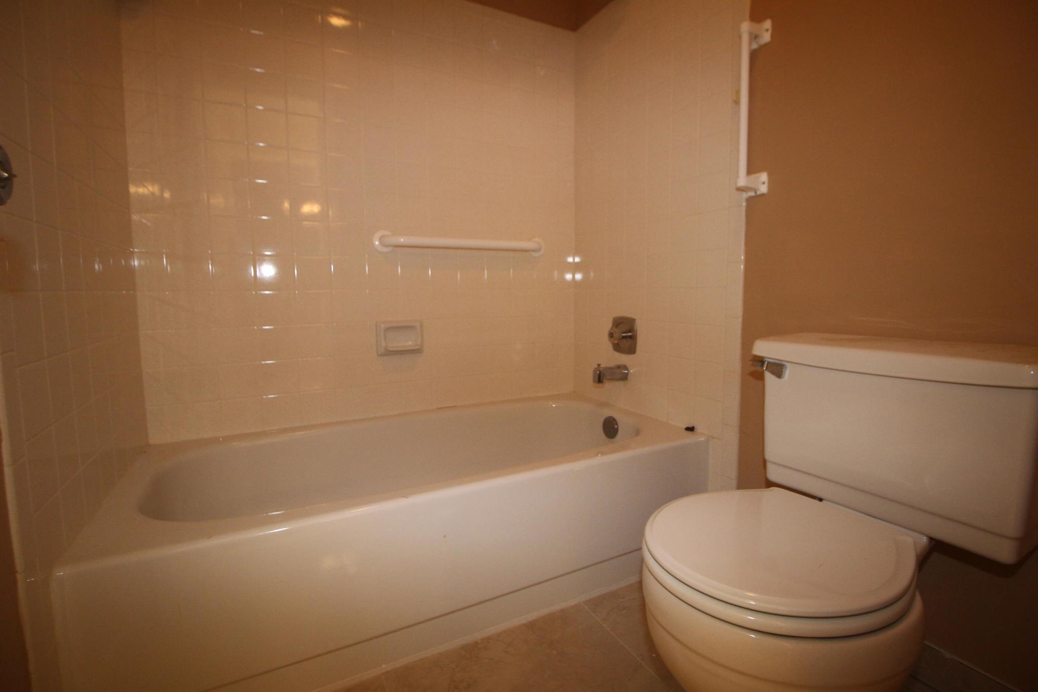 FOREST HILL VILLAS GARDEN - Residential Lease