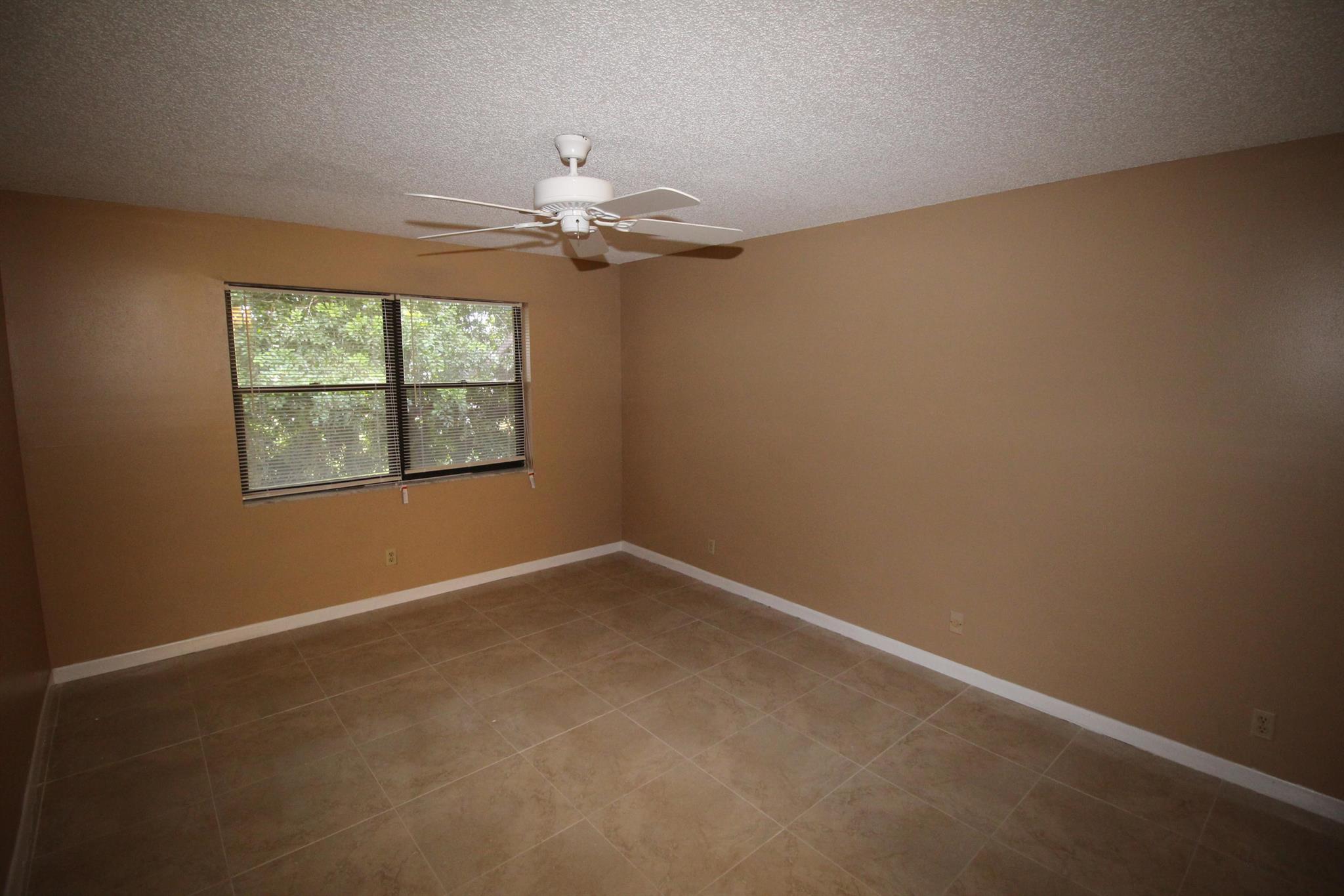 FOREST HILL VILLAS GARDEN - Residential Lease