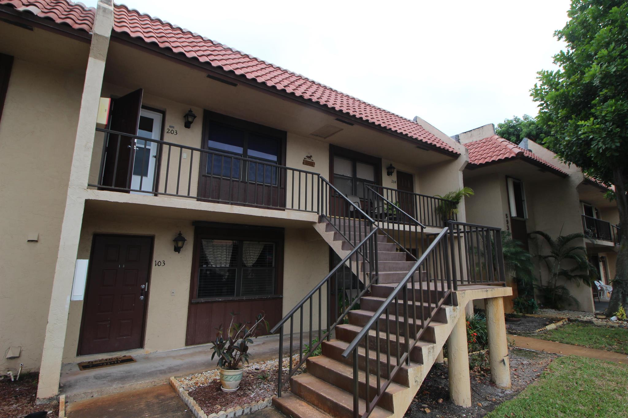 FOREST HILL VILLAS GARDEN - Residential Lease