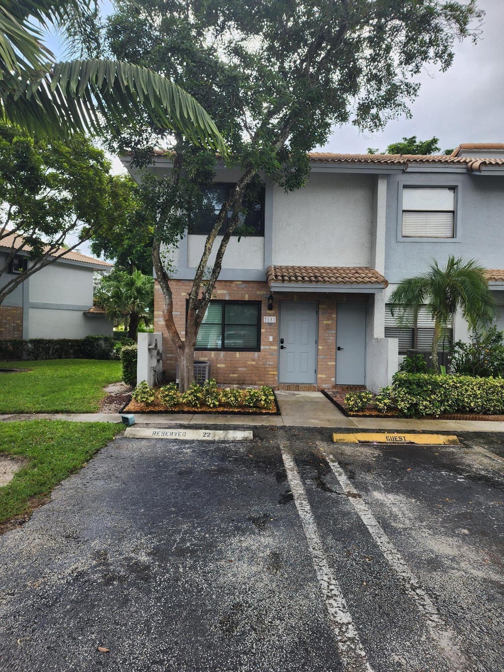 Photo of 9885 Riverside Drive, Coral Springs, FL 33071 (MLS # B26089555)