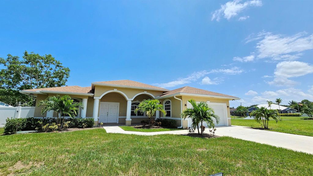 Photo of 1473 SE Morrow Street, Port Saint Lucie, FL 34983 (MLS # R11013153)