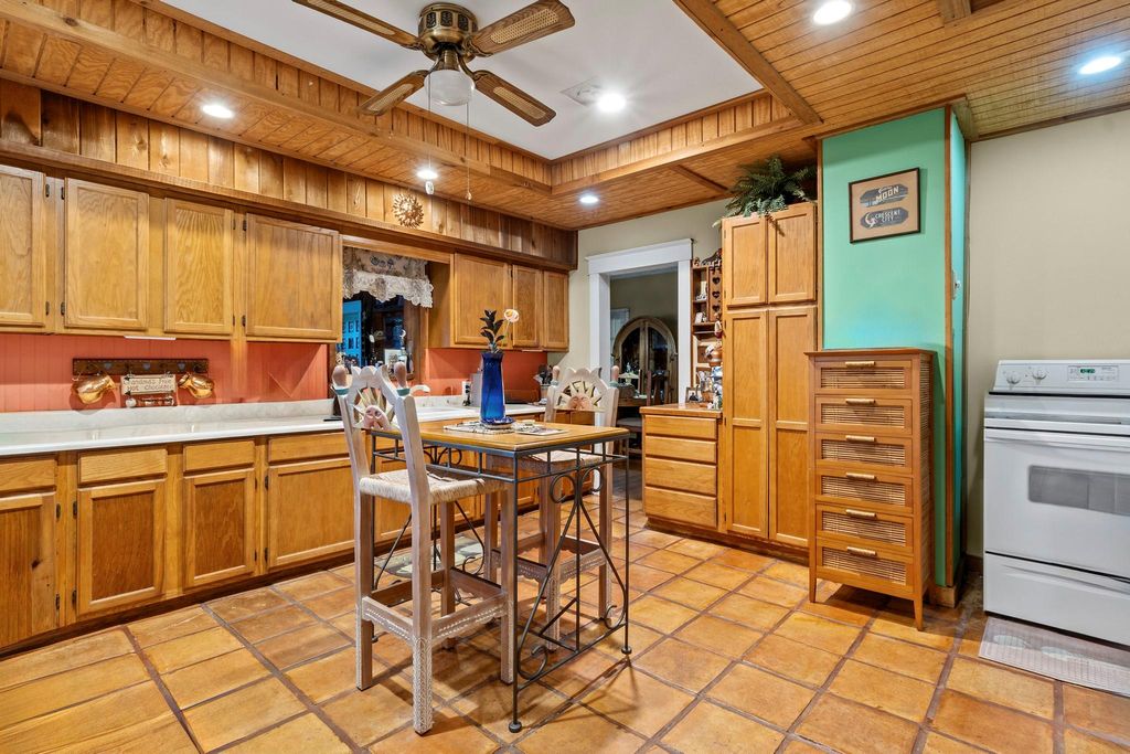 Photo of 4800 SW 61st Avenue, Davie, FL 33314 (MLS # F10473121)