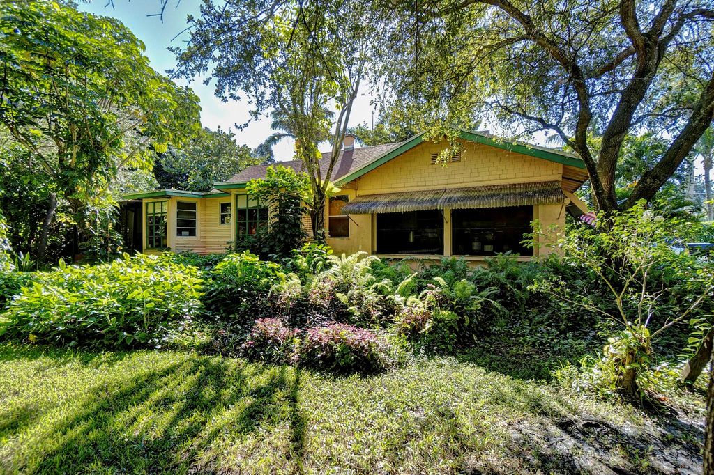 Photo of 4800 SW 61st Avenue, Davie, FL 33314 (MLS # F10473121)