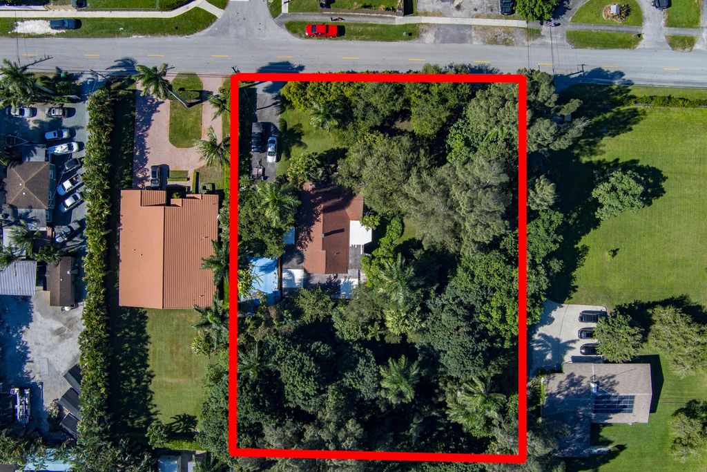 Photo of 4800 SW 61st Avenue, Davie, FL 33314 (MLS # F10473121)