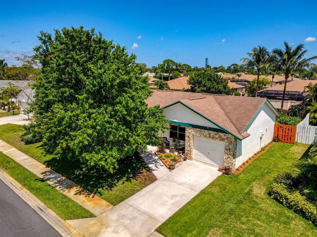 Photo of 163 Arrowhead Circle, Jupiter, FL 33458 (MLS # R10711676)