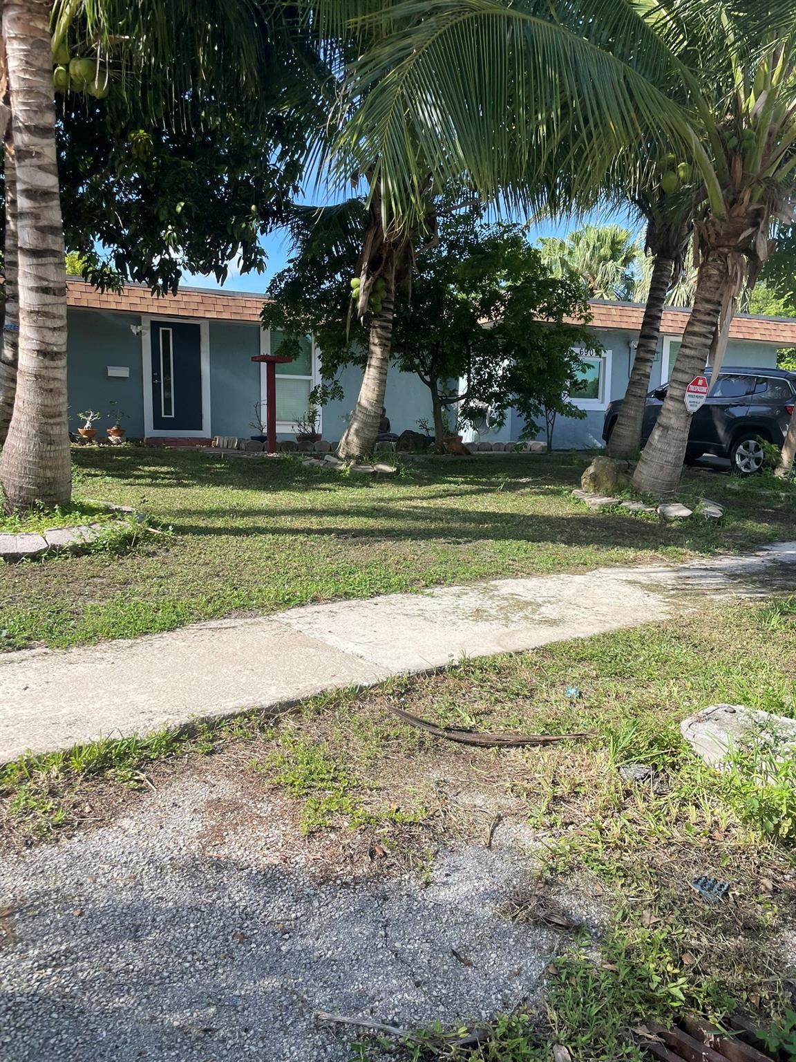 The best of all worlds... Enjoy this OVERSIZED family home with pool and beautiful lake views. Fruit trees, recreation indoor and outdoor entertainment areas, travertine floors and upgraded appliances make this home ideal. Close to university in Ramblewood/Taravella school district with Margate Pricing. Priced below value for a quick sale. WONT LAST!