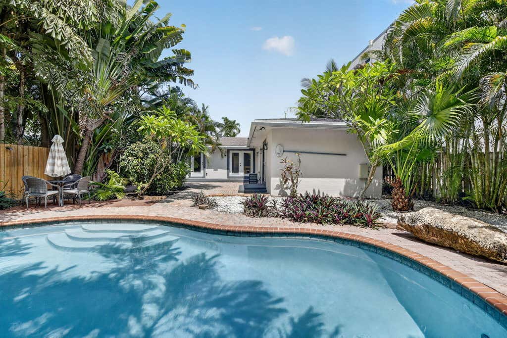 Photo of 615 NE 13TH Avenue, Fort Lauderdale, FL 33304 (MLS # B26058029)