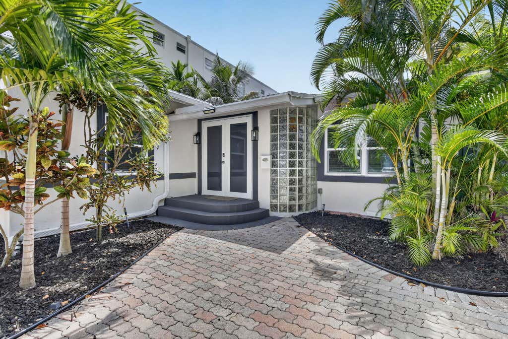 Photo of 615 NE 13TH Avenue, Fort Lauderdale, FL 33304 (MLS # B26058029)