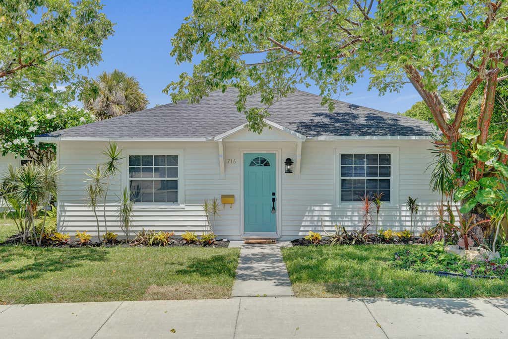 Photo of 716 S Pine Street, Lake Worth Beach, FL 33460 (MLS # B26040603)