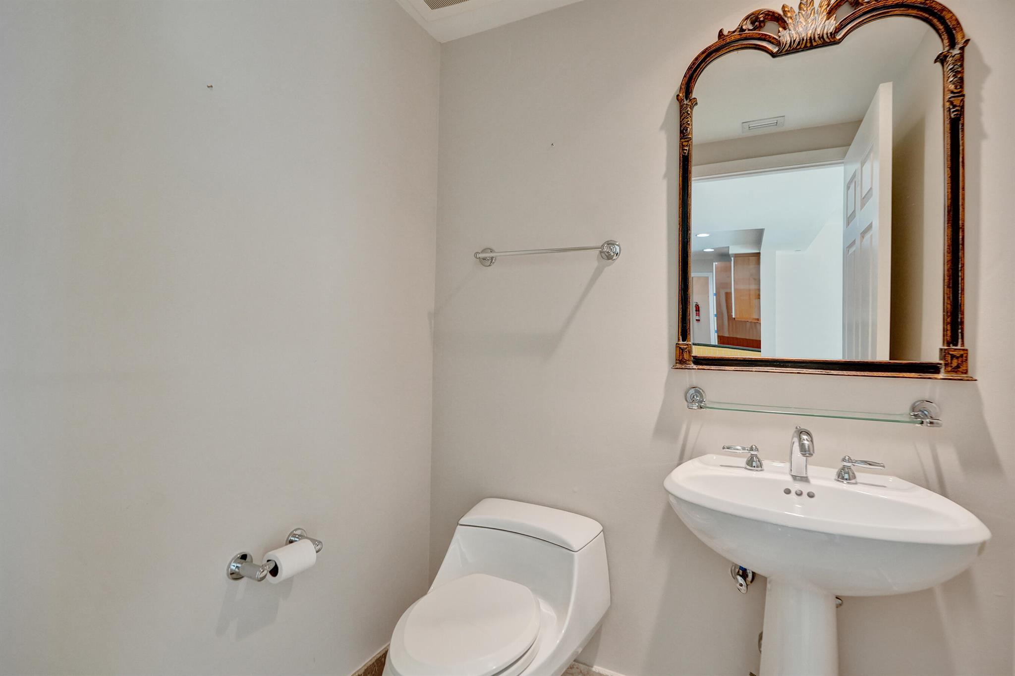 PORT CONDO - Residential