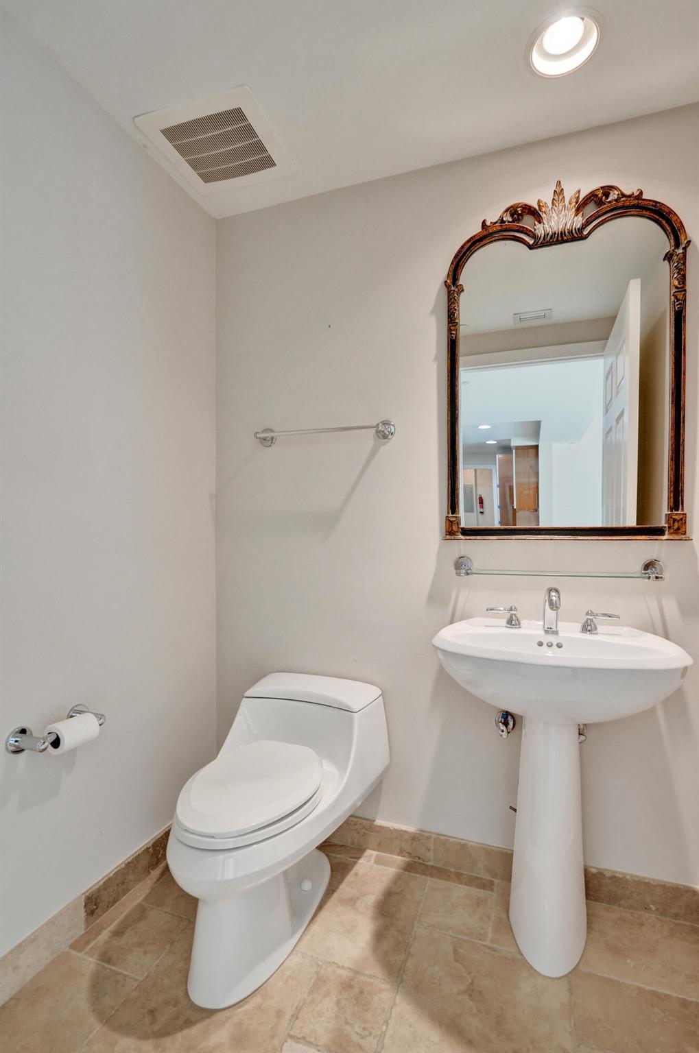 PORT CONDO - Residential