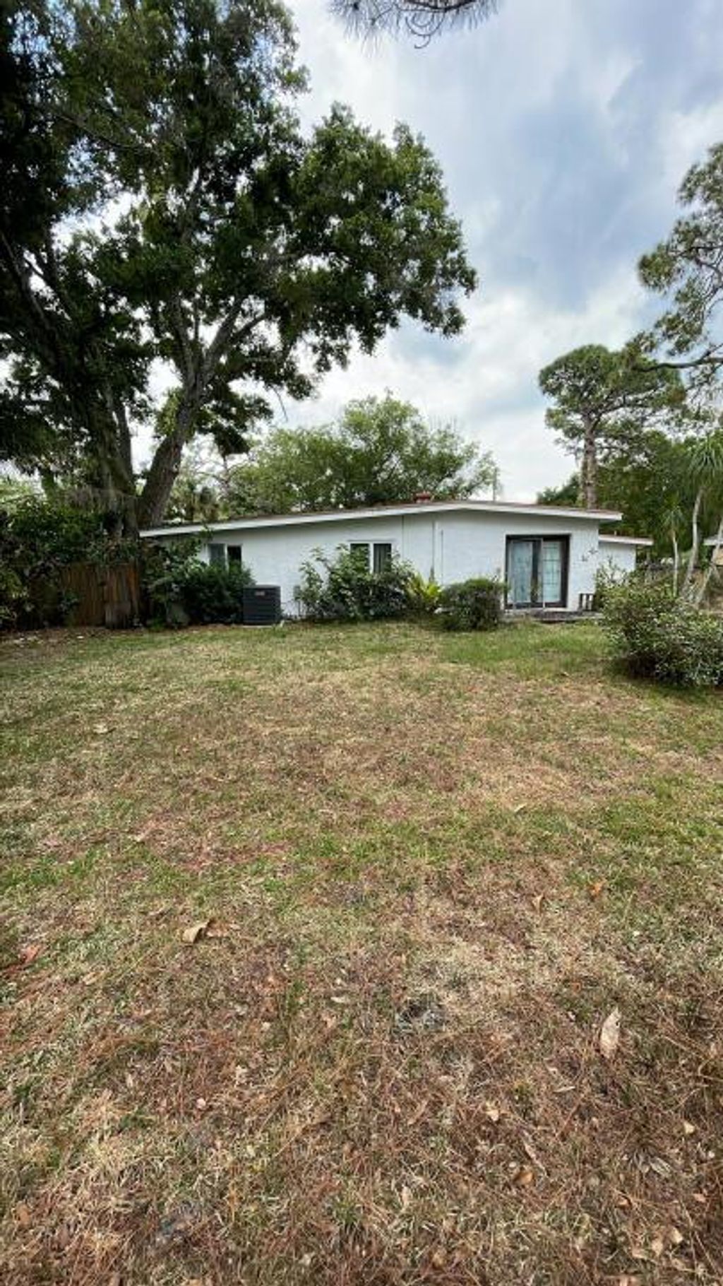 Photo of 2112 S 31st Street, Fort Pierce, FL 34947 (MLS # R10987561)