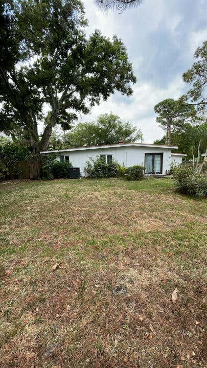 Photo of 2112 S 31st Street, Fort Pierce, FL 34947 (MLS # R10987561)