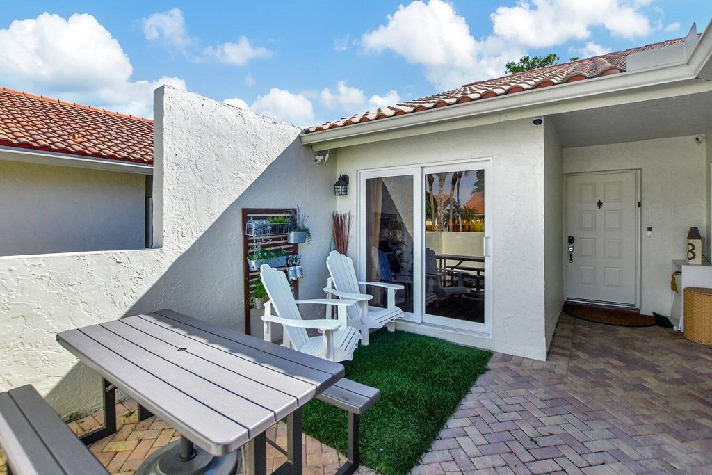 Photo of 21596 Coronado Avenue, Boca Raton, FL 33433 (MLS # R11021735)