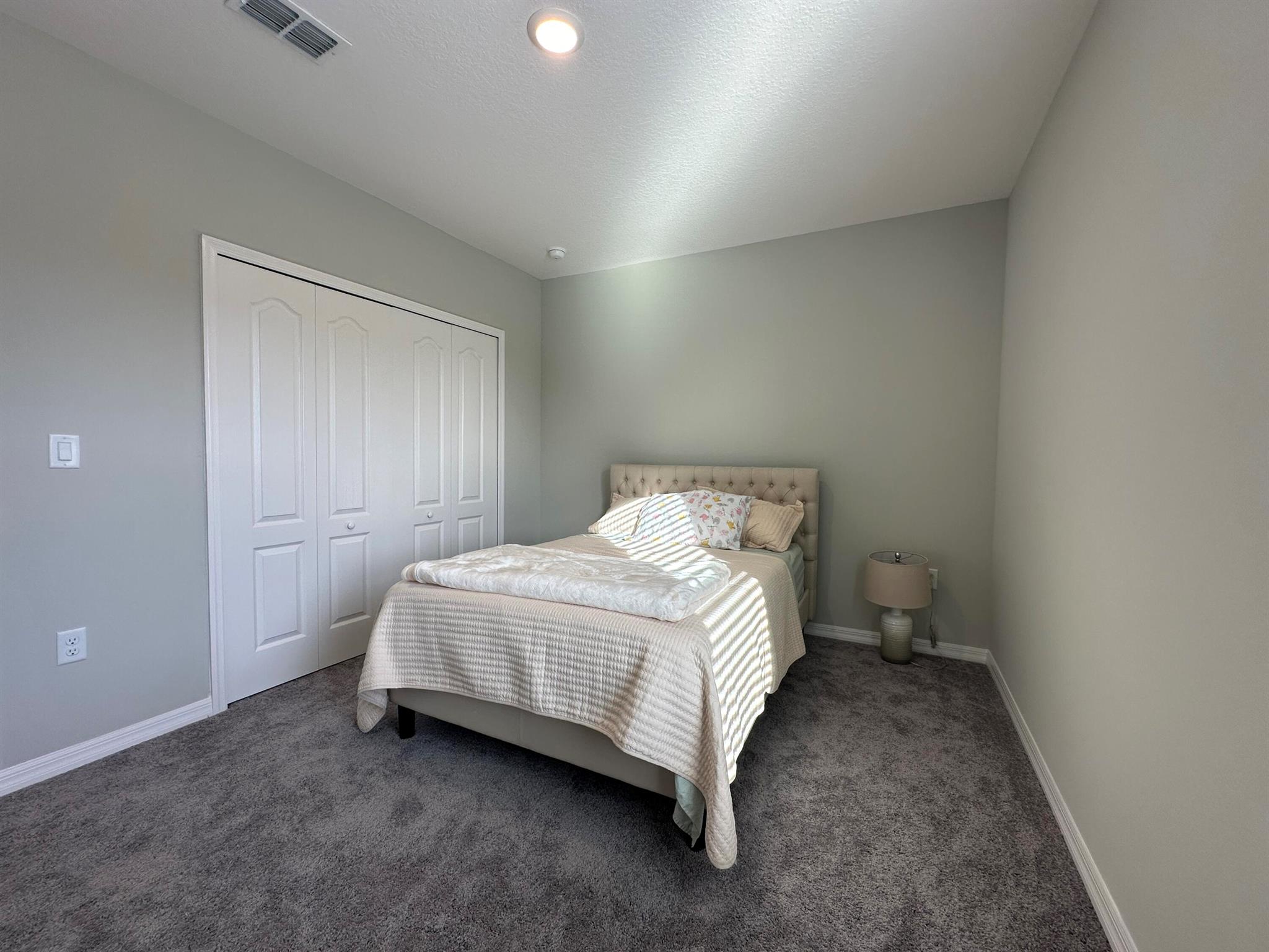 VERO LAKE ESTATES UNIT H-1 - Residential