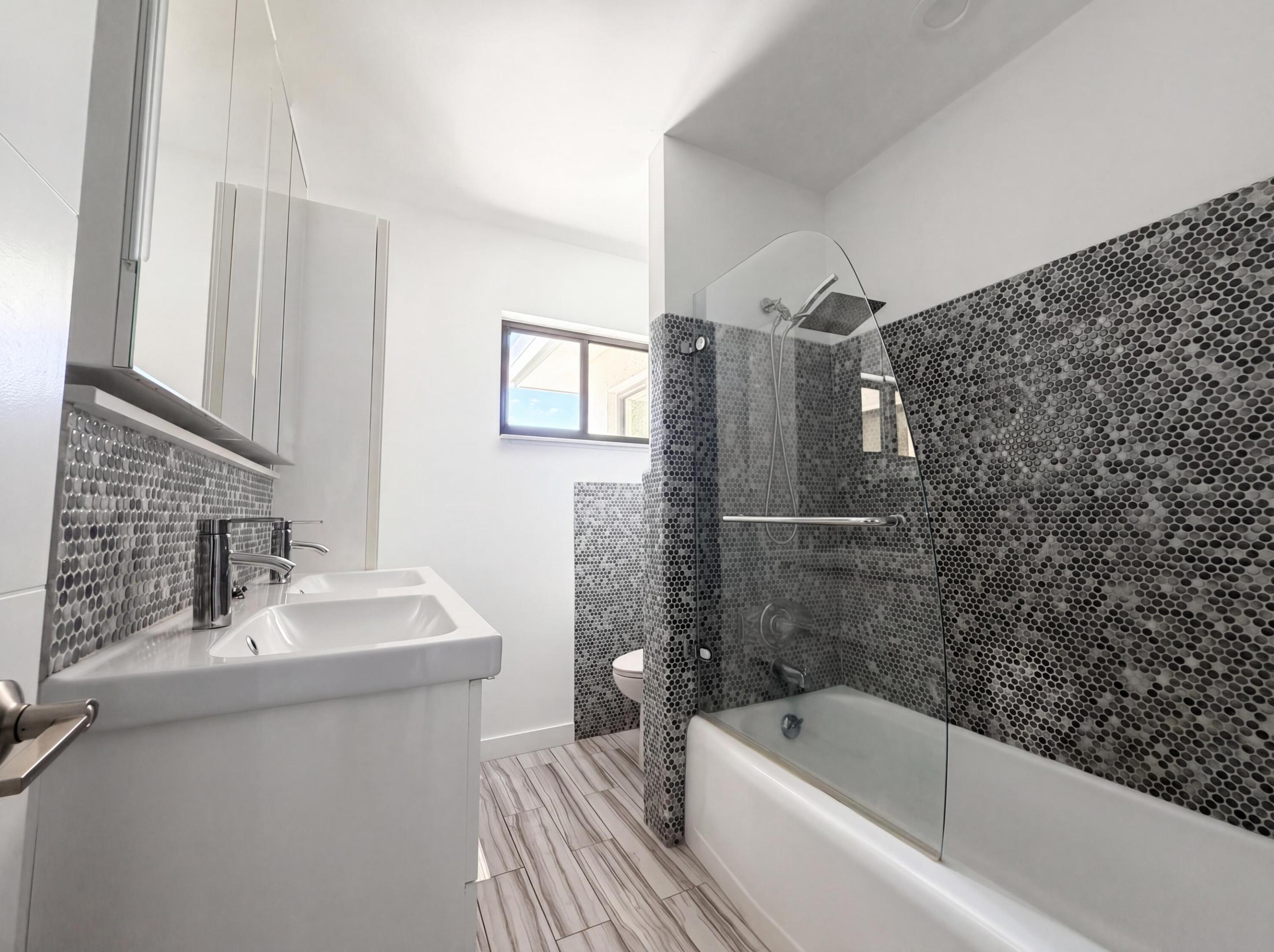 LAUDER-GATE 26-48 B - Residential