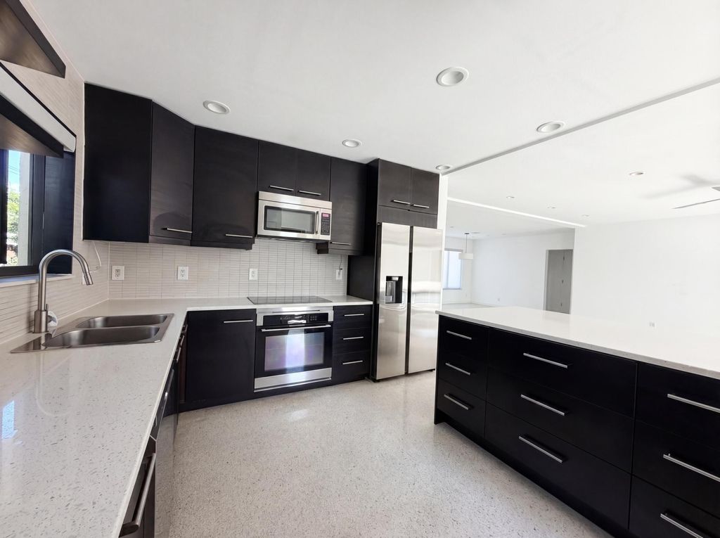 Photo of 1717 NE 20th Avenue, Fort Lauderdale, FL 33305 (MLS # B26016853)