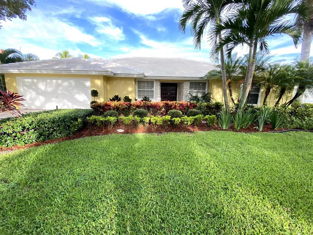 Photo of 18931 Painted Leaf Court, Jupiter, FL 33458 (MLS # R10826579)