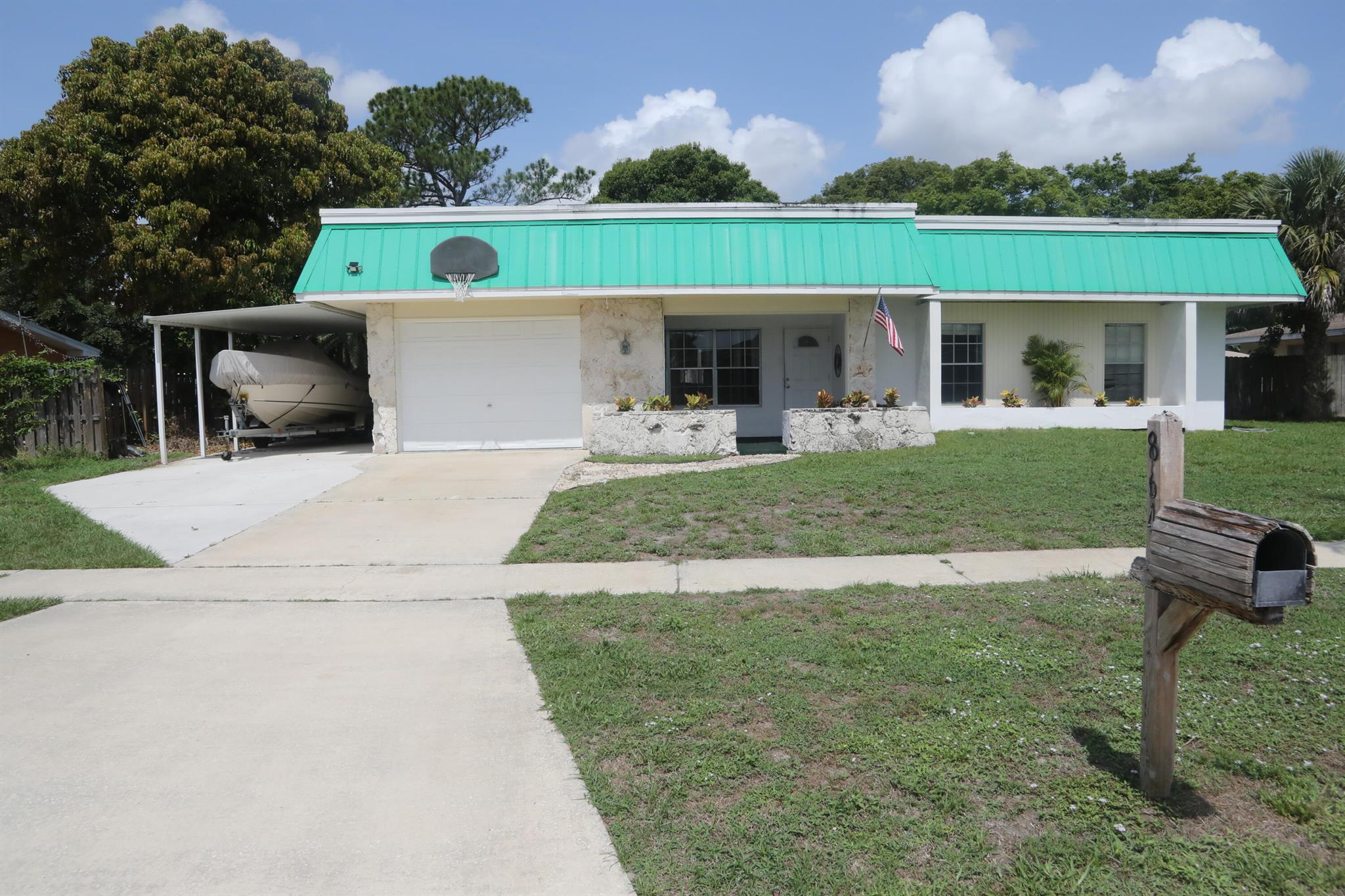 864 SE Tierra Court
