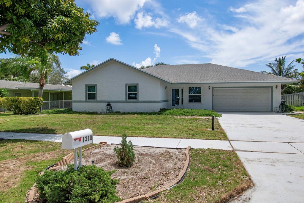 Photo of 1318 NW 2nd Circle, Boca Raton, FL 33432 (MLS # R11109770)