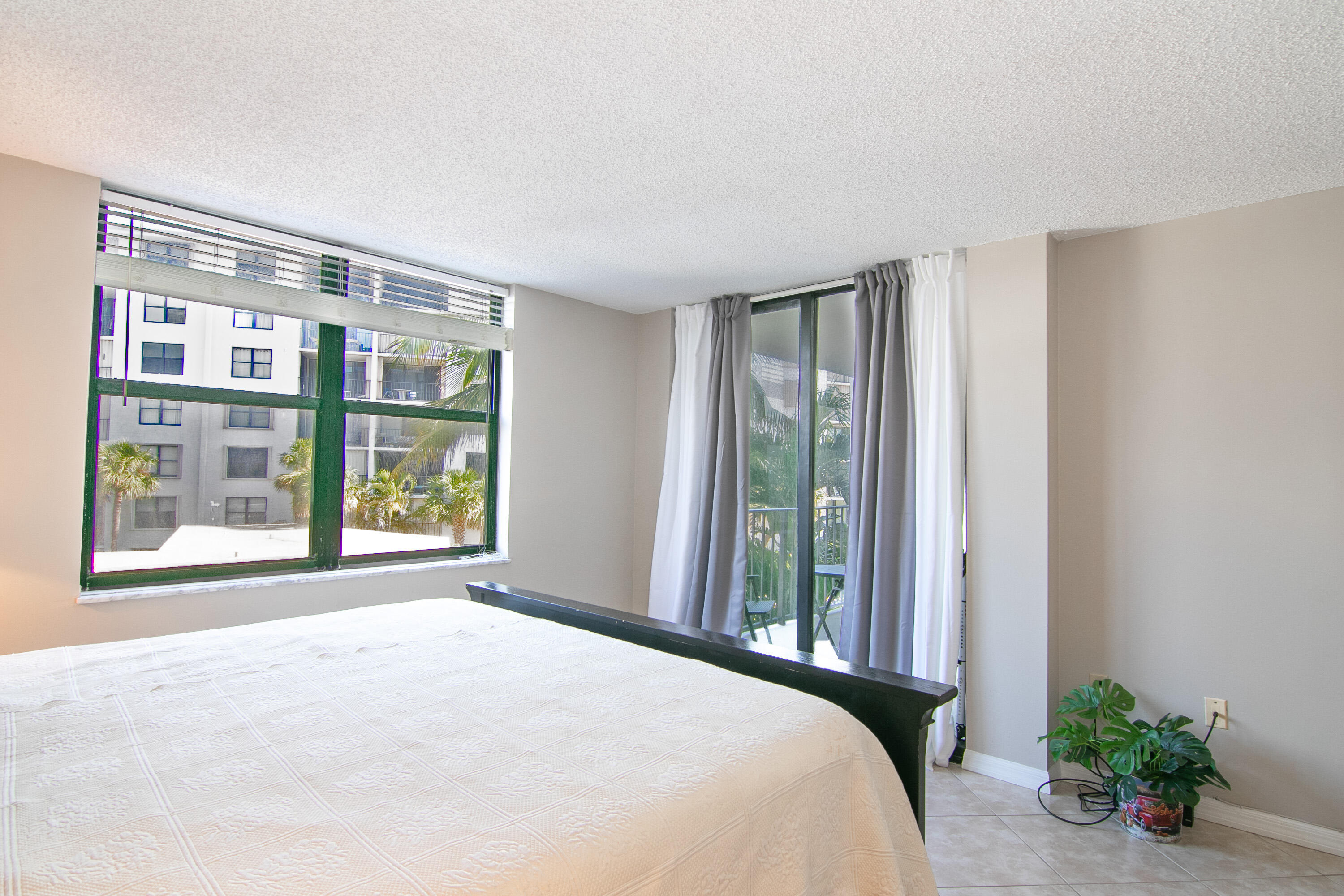 PALM BEACH HARBOUR CLUB - Residential Lease