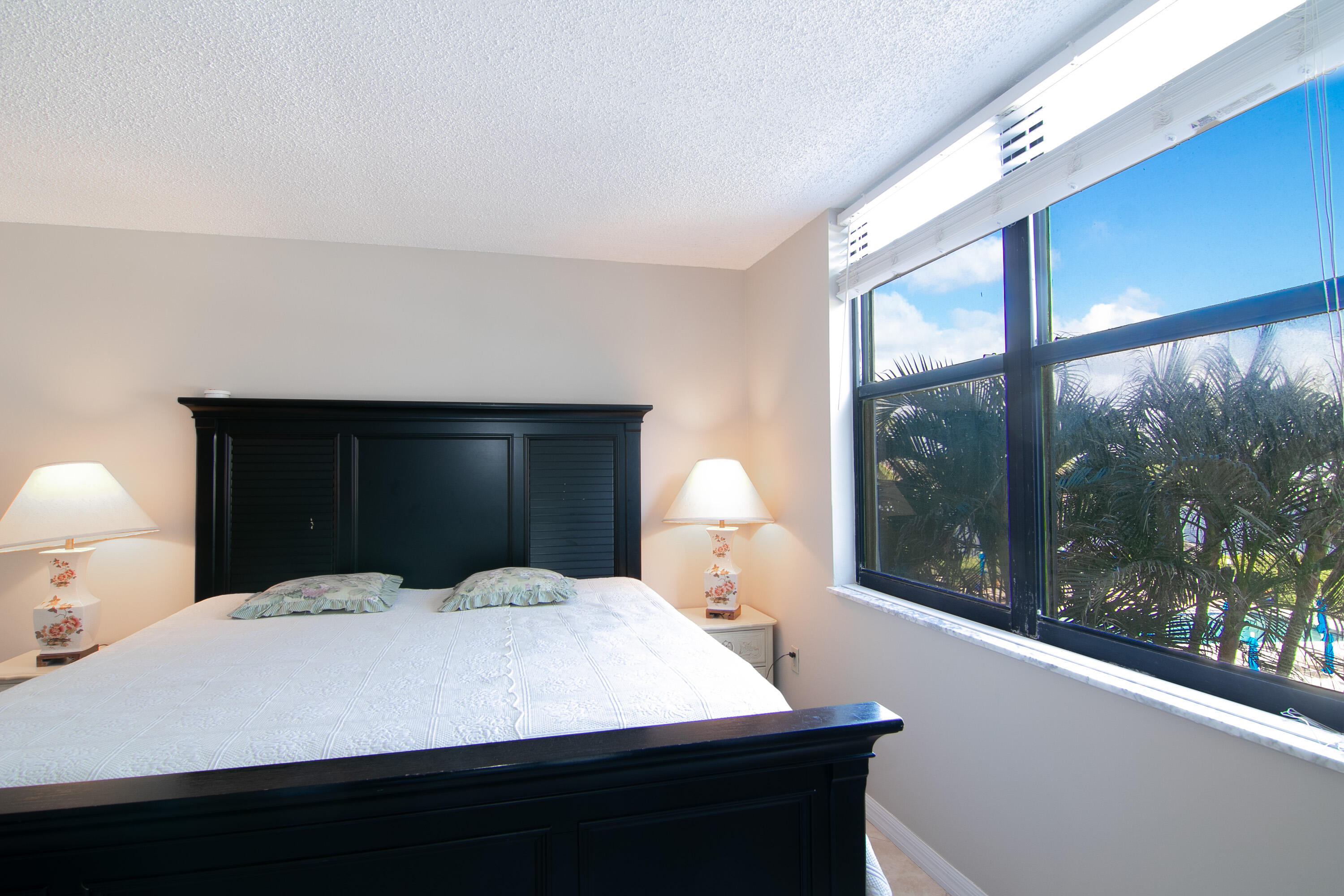 PALM BEACH HARBOUR CLUB - Residential Lease