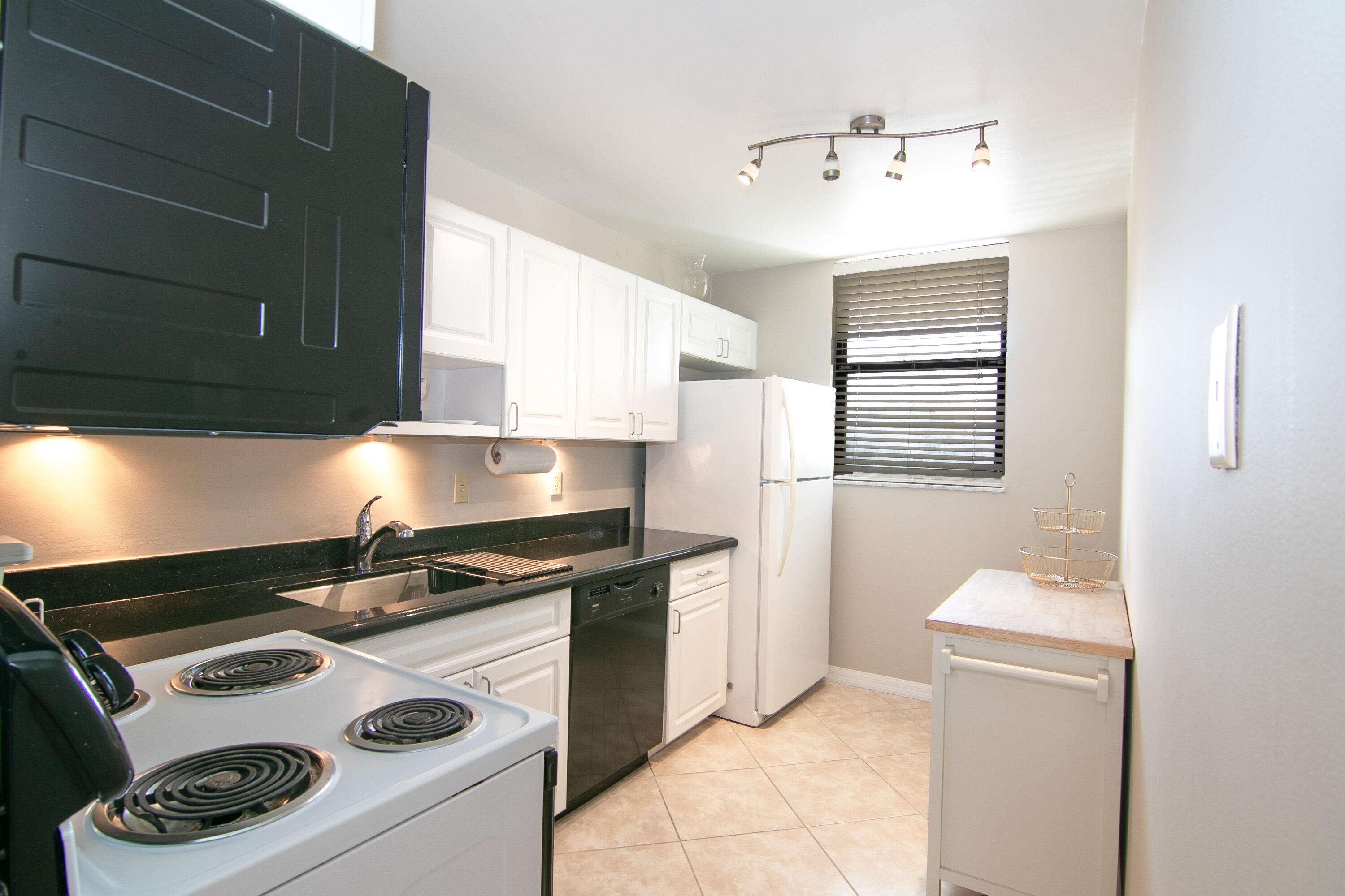 PALM BEACH HARBOUR CLUB - Residential Lease