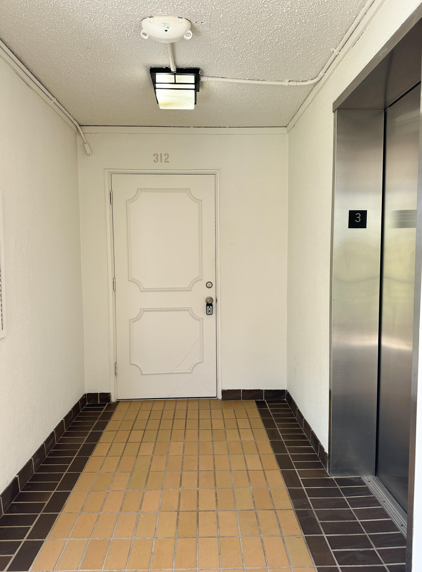 PALM BEACH HARBOUR CLUB - Residential Lease