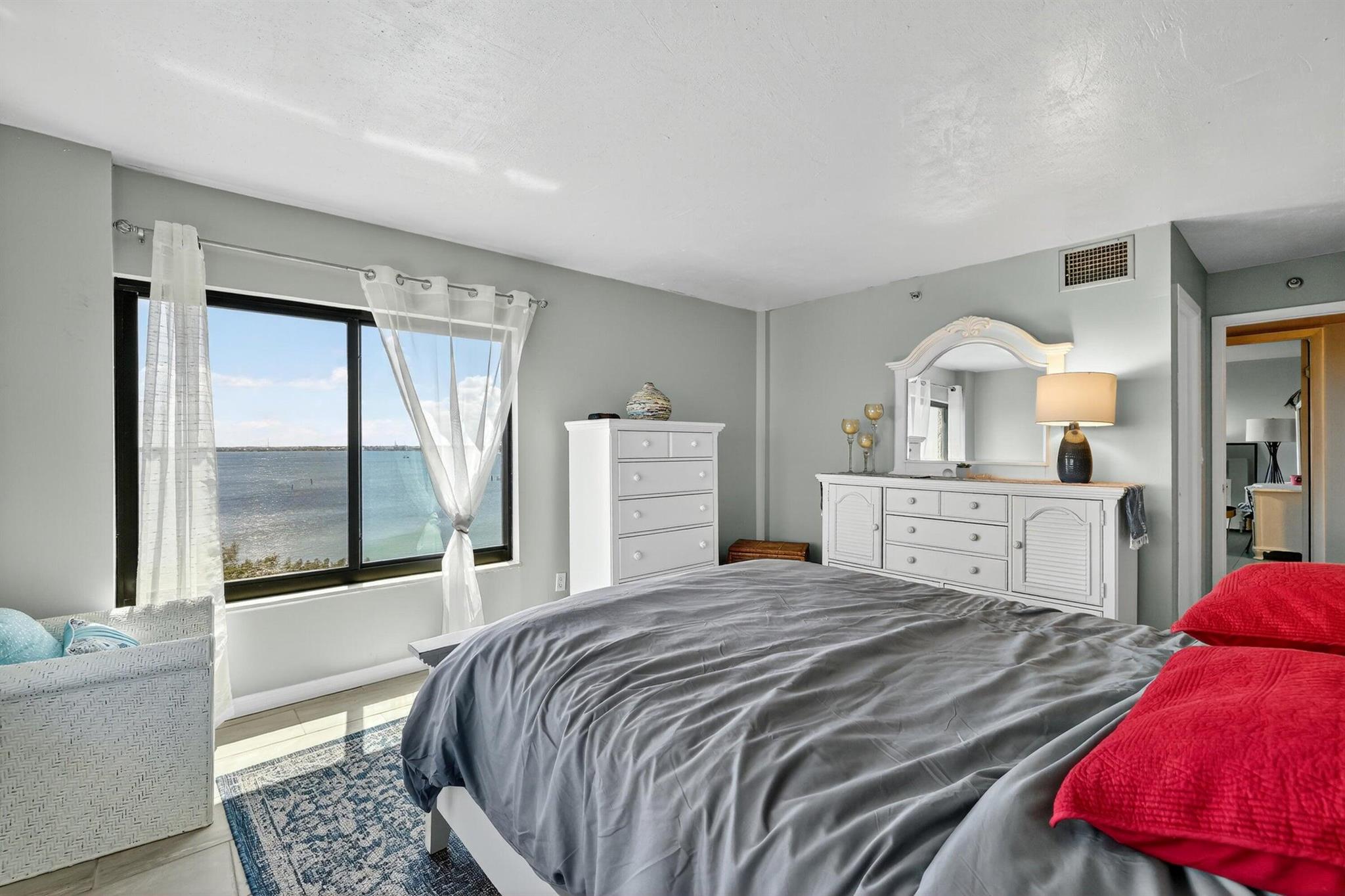 SEA POINTE TOWERS OF FORT - Residential Lease