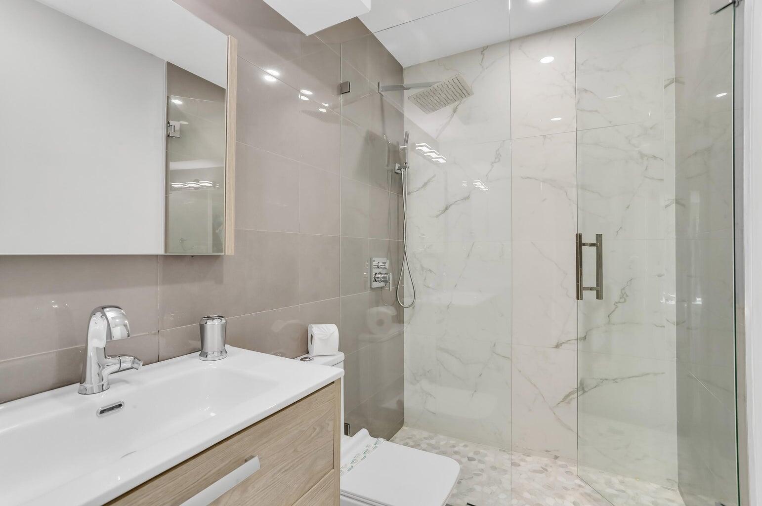 LAUDER GATE ISLES - Residential Lease