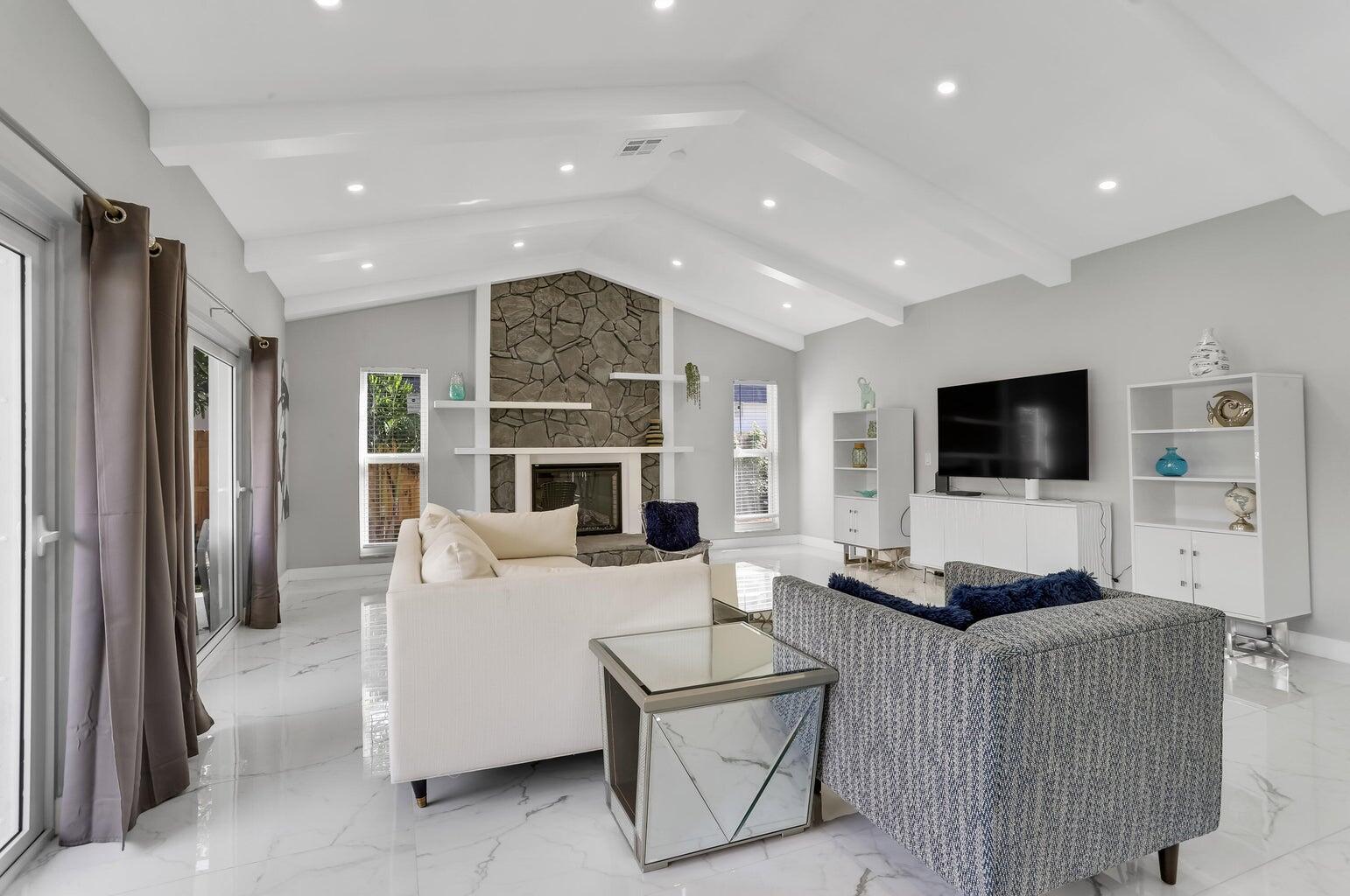 LAUDER GATE ISLES - Residential Lease