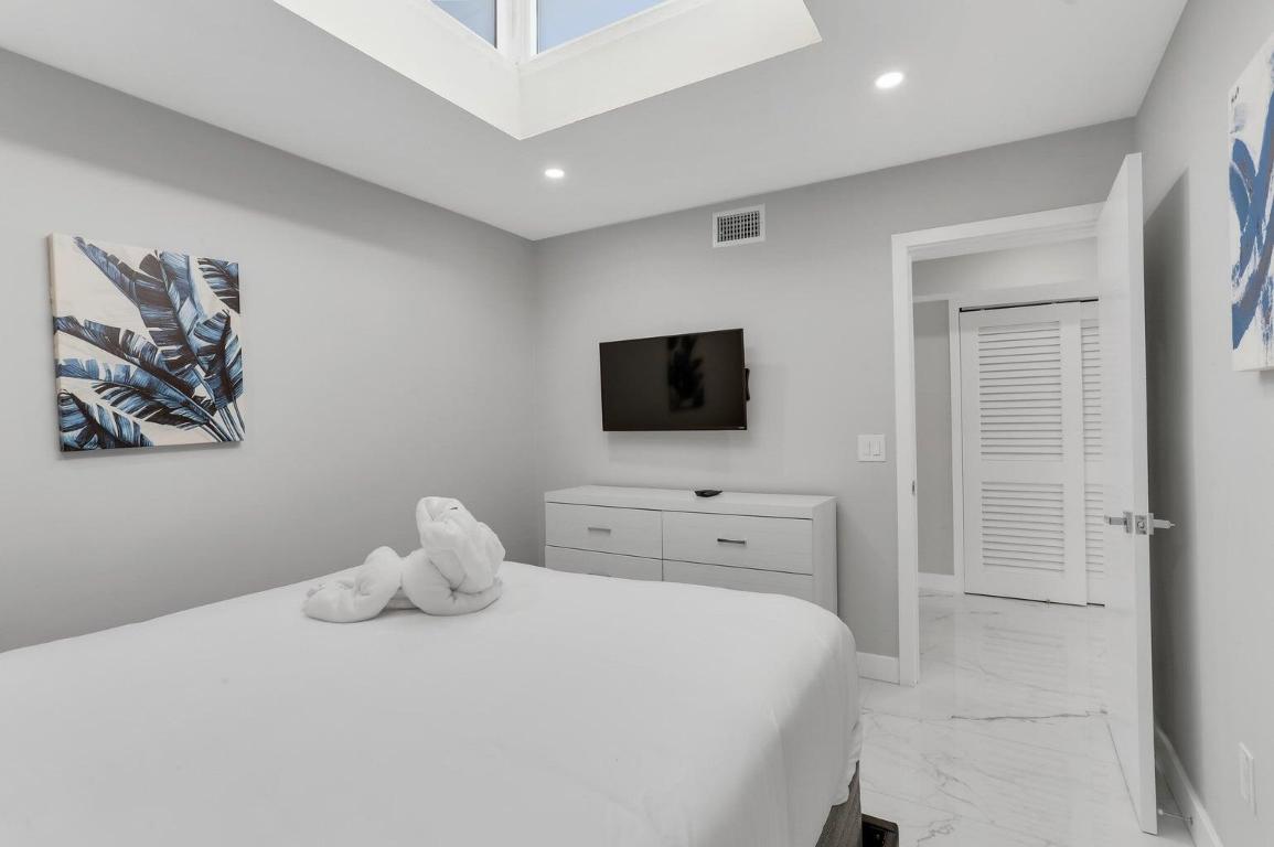 LAUDER GATE ISLES - Residential Lease