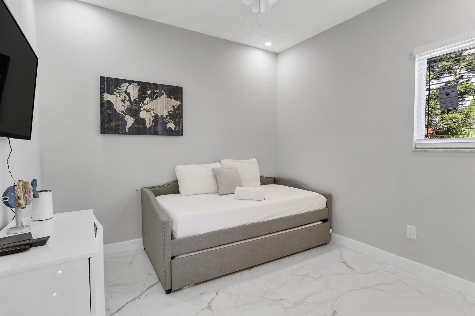 LAUDER GATE ISLES - Residential Lease