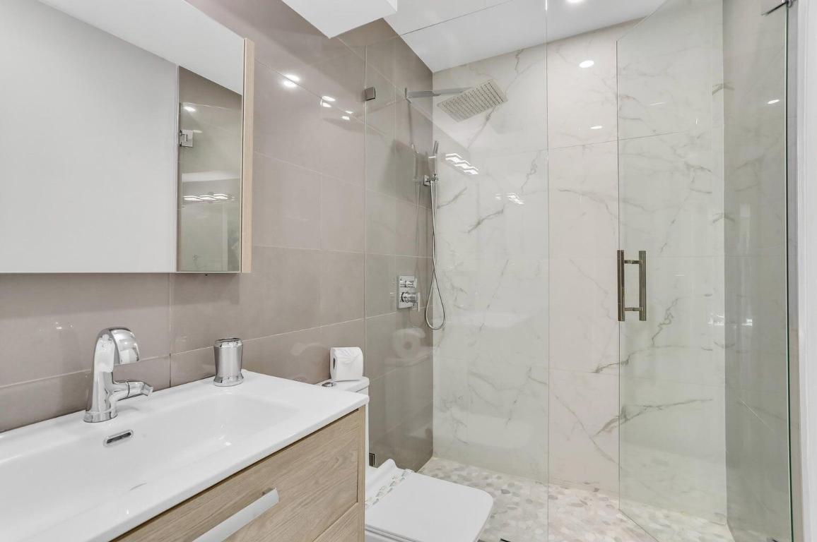 LAUDER GATE ISLES - Residential Lease