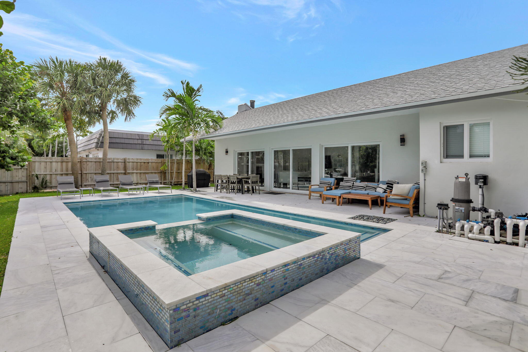 LAUDER GATE ISLES - Residential Lease