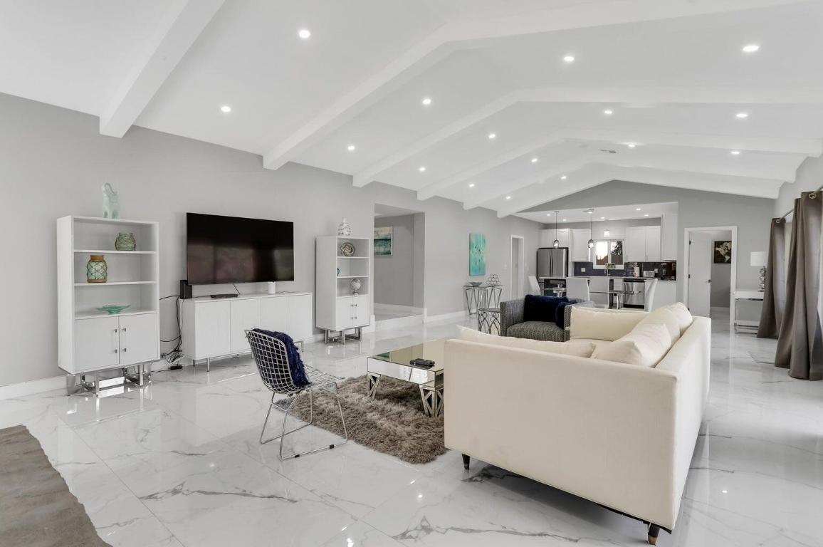 LAUDER GATE ISLES - Residential Lease