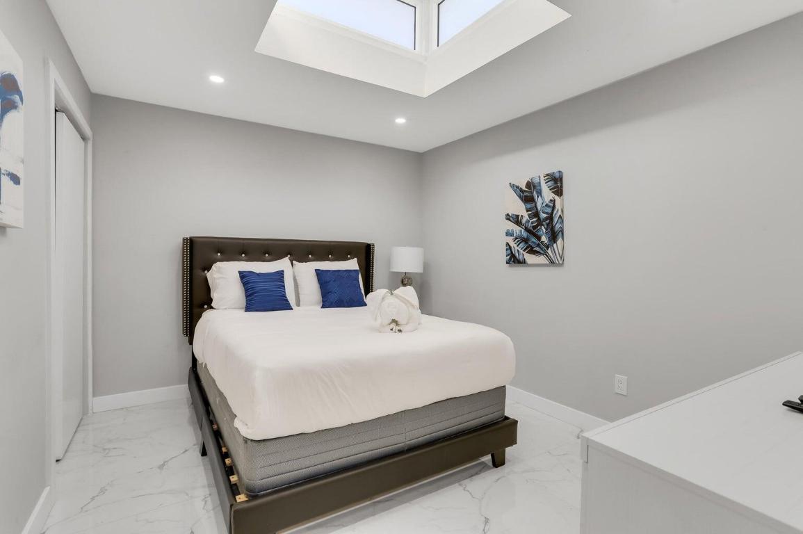 LAUDER GATE ISLES - Residential Lease