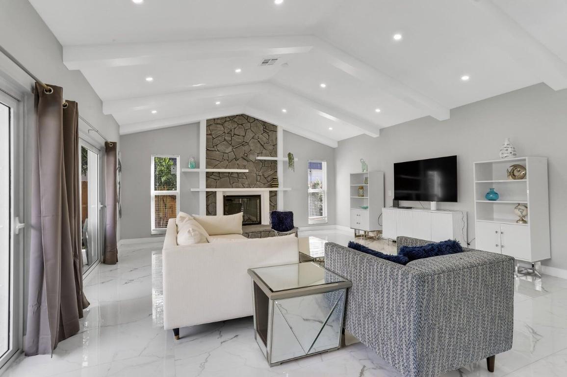 LAUDER GATE ISLES - Residential Lease