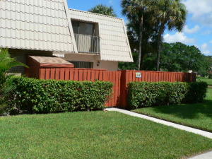 GREAT LOCATION WITH BEAUTIFUL WATERVIEW. CLOSE TO CITY PLACE, 1-95, TURNPIKE, AIRPORT, DOWNTOWN, SHOPPING AND THE BEACHES. KITCHEN REMODELED WITH STAINLESS STEEL APPLIANCES, FULL WASHER AND DRYER. HUGE PATIO. CARPET UPSTAIRS.ACCORDIAN HURRICAN SHUTTERS.MEXICAN TILE IN LIVING, DINING ROOM AND KITCHEN. LOOK AT THE PICTURES.