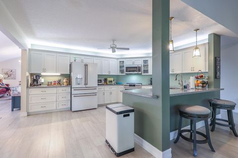 Tiny photo for 8259 155th Place N, Palm Beach Gardens, FL 33418 (MLS # B26036240)