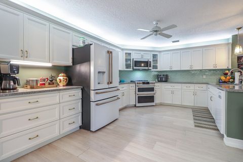Tiny photo for 8259 155th Place N, Palm Beach Gardens, FL 33418 (MLS # B26036240)